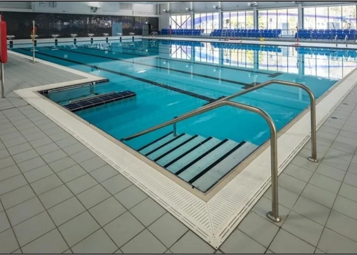 Easy access pool steps